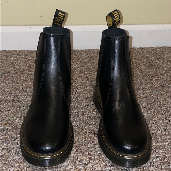 Unisex New Dr. Martens Dorrain Chelsea Black Leather Boots M6 W7 - Picture 2 of 11